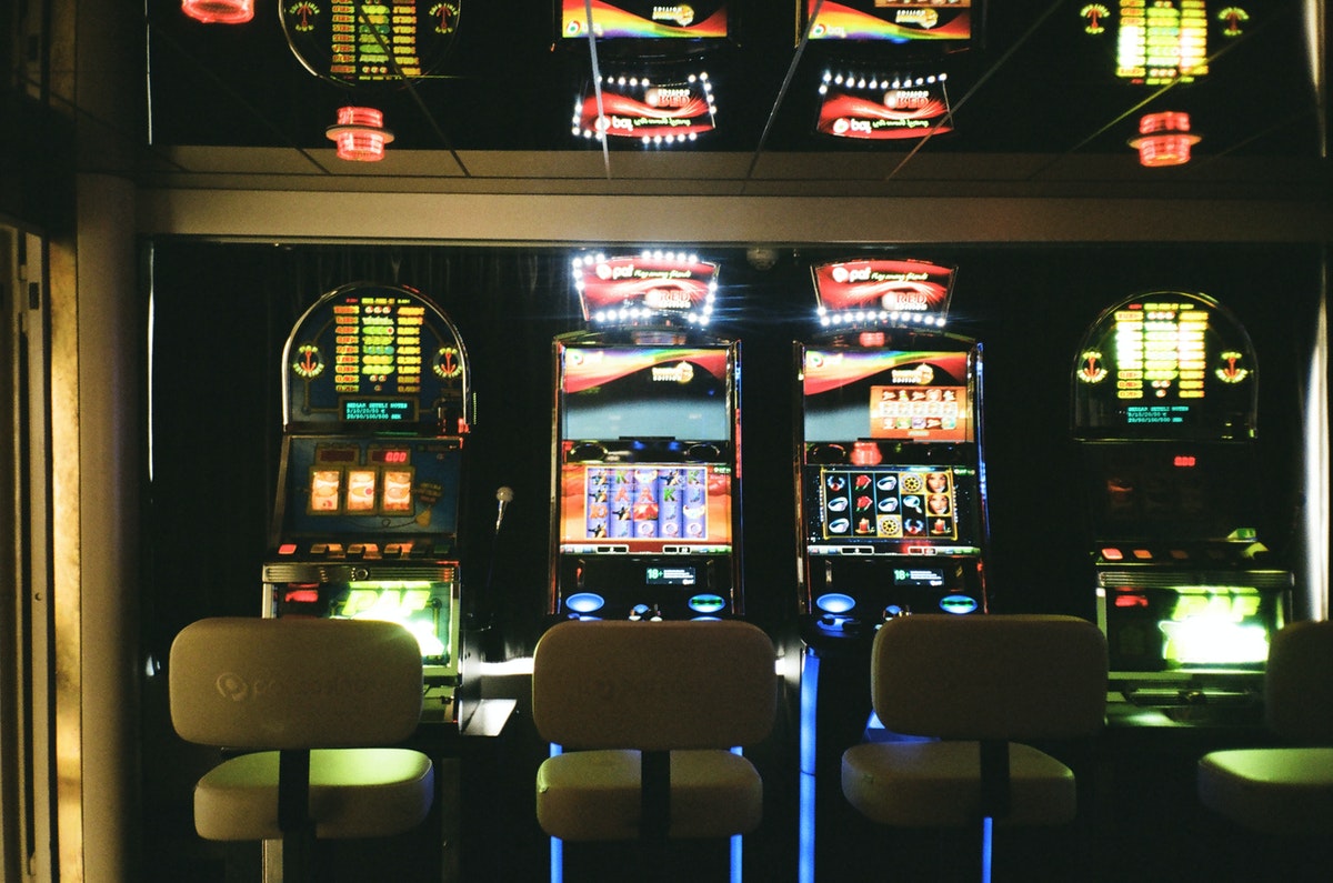 Investigation uncovers billions in 'dirty' cash put through NSW pokies