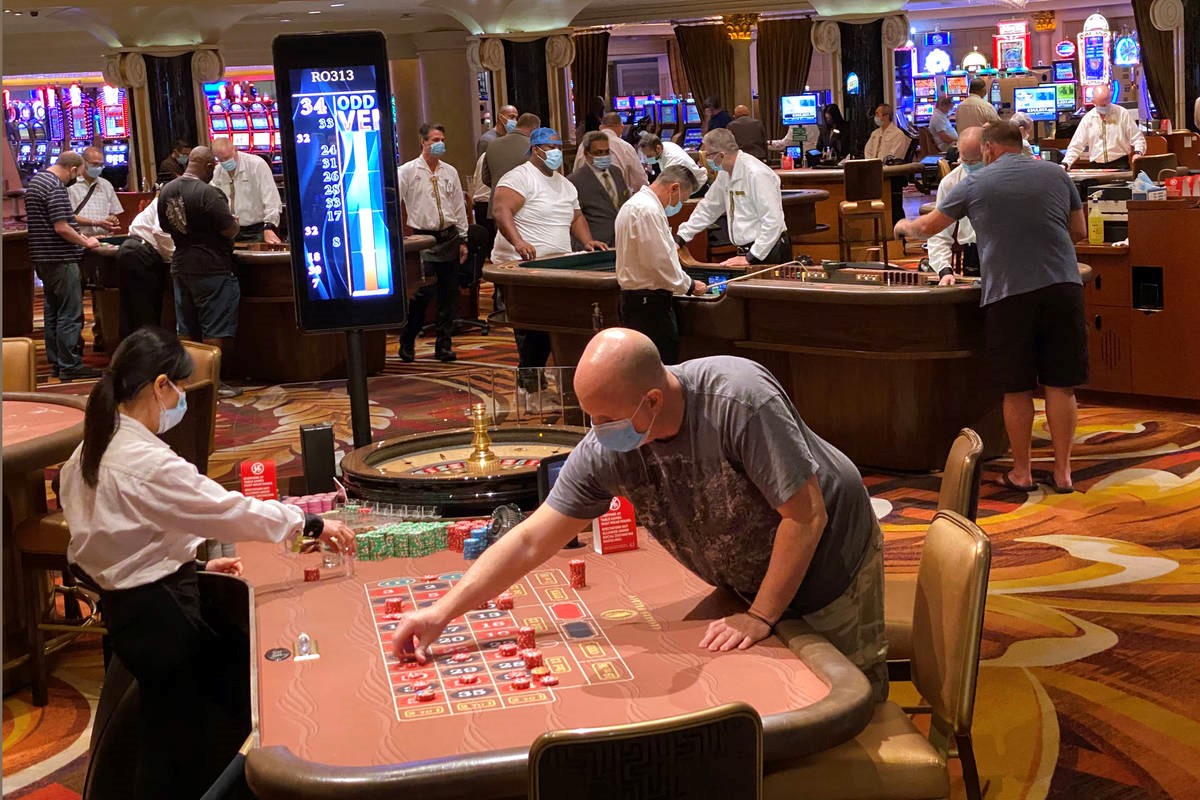 Masks for gamblers again in Philadelphia
