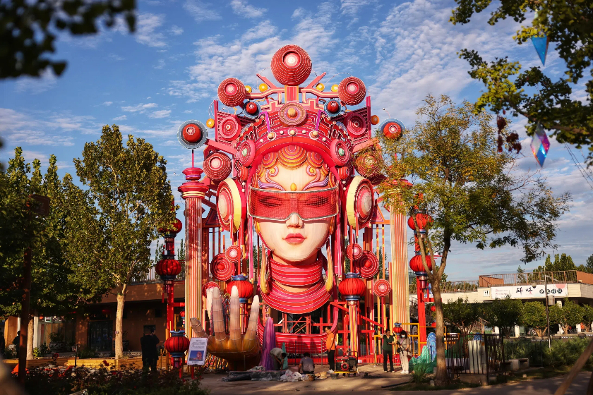 Mid-Autumn Festival celebrations held across China and the world; Macau explodes.