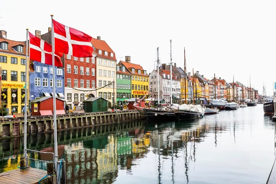 Danes' Gambling Expenditure Rises in November 2024, Led by Online Casinos