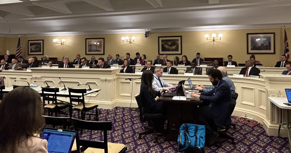 Ohio lawmakers advance online casino legislation with split bills and major tax stakes