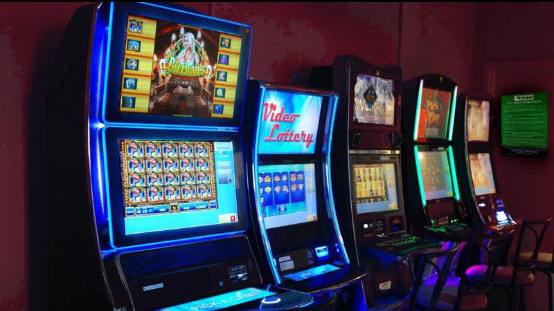 Rio revamps slot machine rules: VLTs and sports bars to fuel a new gaming era