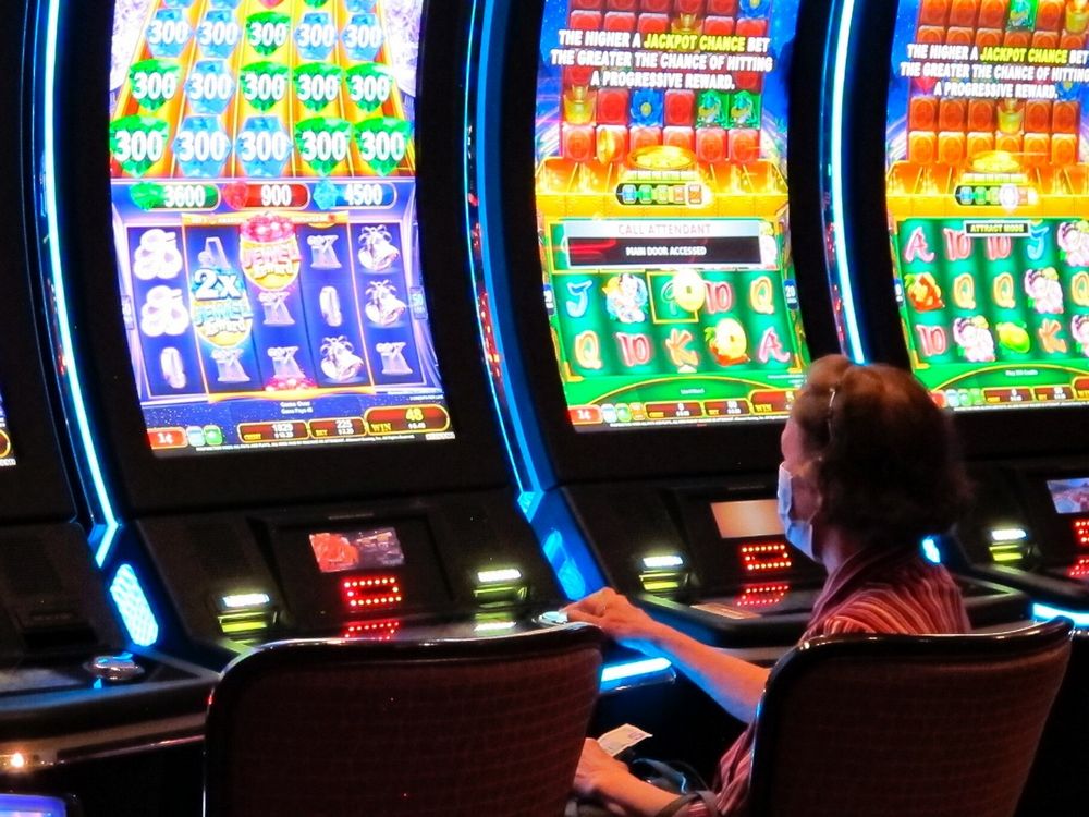 New Illinois casinos lift revenue while legacy properties lose ground