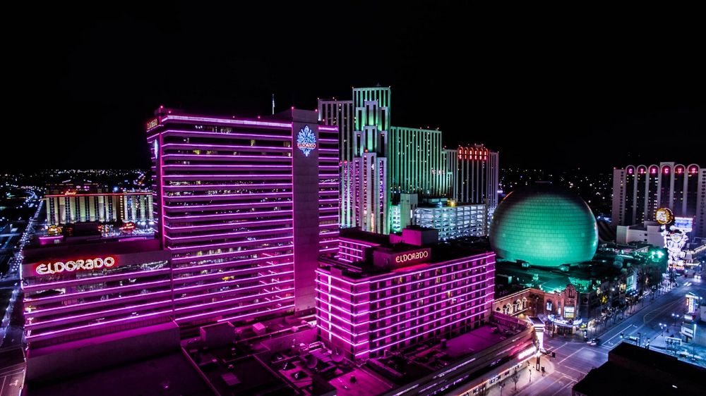 Reno casinos open their doors as Hawk Fire forces thousands to flee