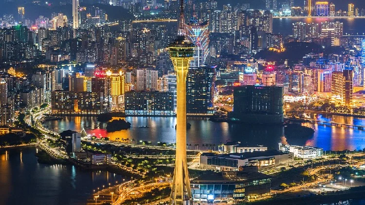 Macau tops 30 million visitors and collects US$8.19 billion in gaming tax