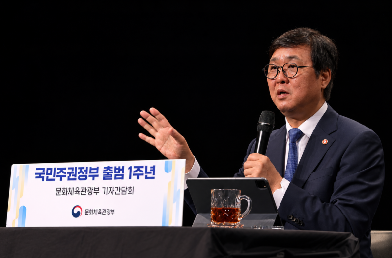 Tourism record collides with Jeju Dream Tower strike