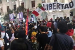 Casinos y comerciantes de PerÃº marcharon en contra de la cuarentena