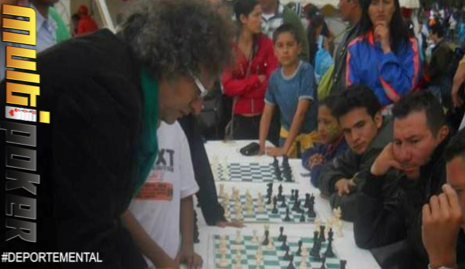 EL BOGOTANO QUE JUEGA HASTA 100 SIMULTÃNEAS DE AJEDREZ MIENTRAS PINTA #DeporteMental