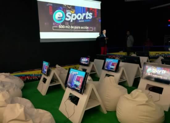 El primer centro de eSports en BogotÃ¡ se llama: Kamp arena !