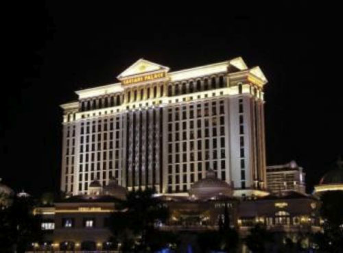 El icónico Caesar's Palace, en la "Ciudad del pecado", provee entretenimiento y sitios de trabajo.