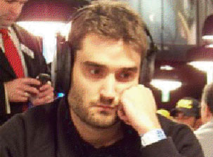 Se hizo millonario al apostar mediante un m?todo matem?tico que aprendi? en un libro de estrategia para Poker en linea