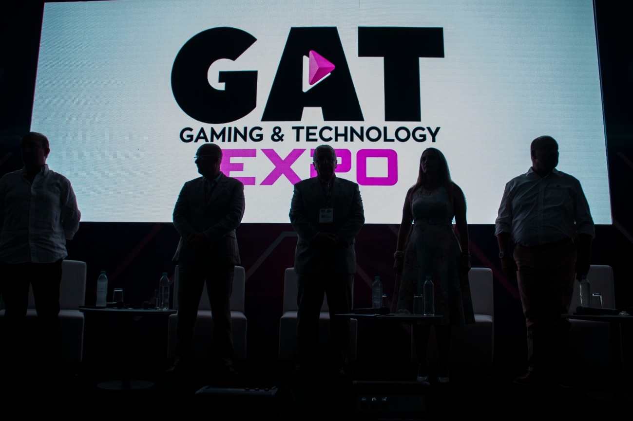 GAT expo dí­a 1 Proponen la creación de una comisión internacional para la regulación del juego.