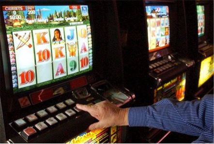 Aussies spend more than 172 million Australian dollars in pokies