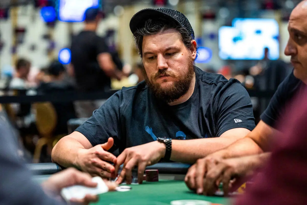 New scandal in the poker-world Shaun Deeb posted a video of a “strange” card shuffle.