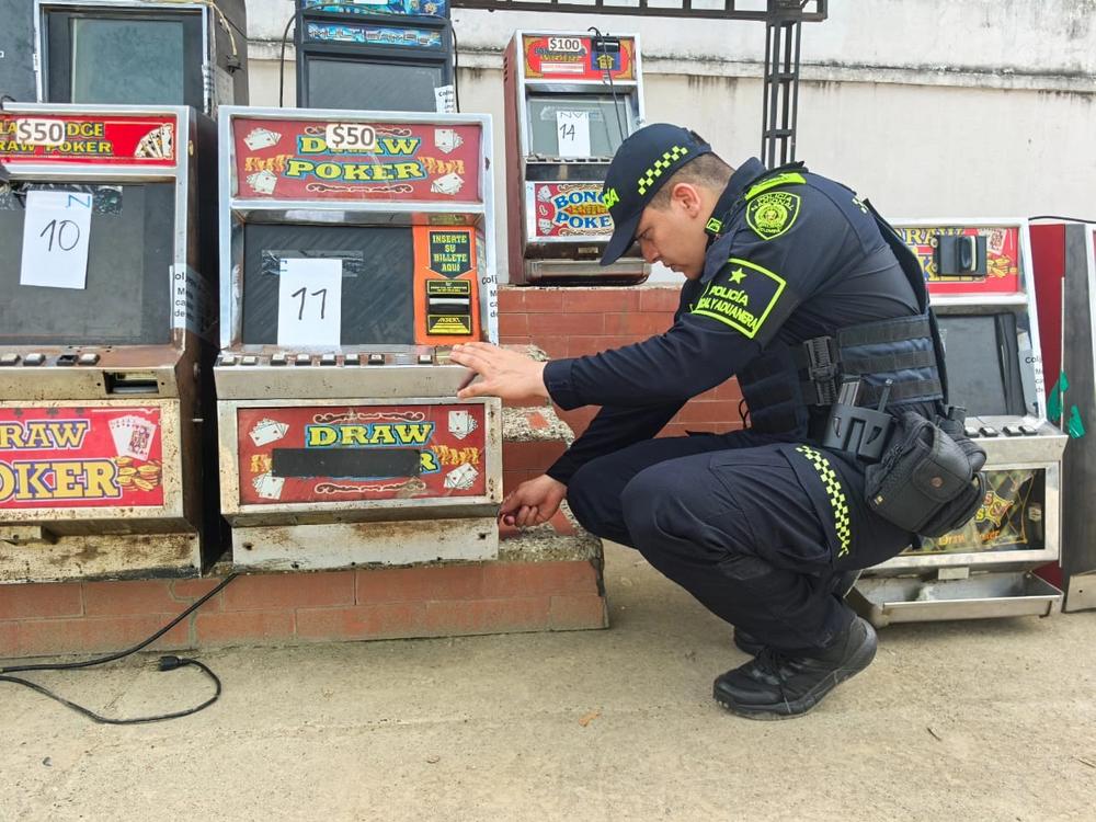 Continúan operativos, Coljuegos y Policía desmantela red de tragamonedas sin licencia