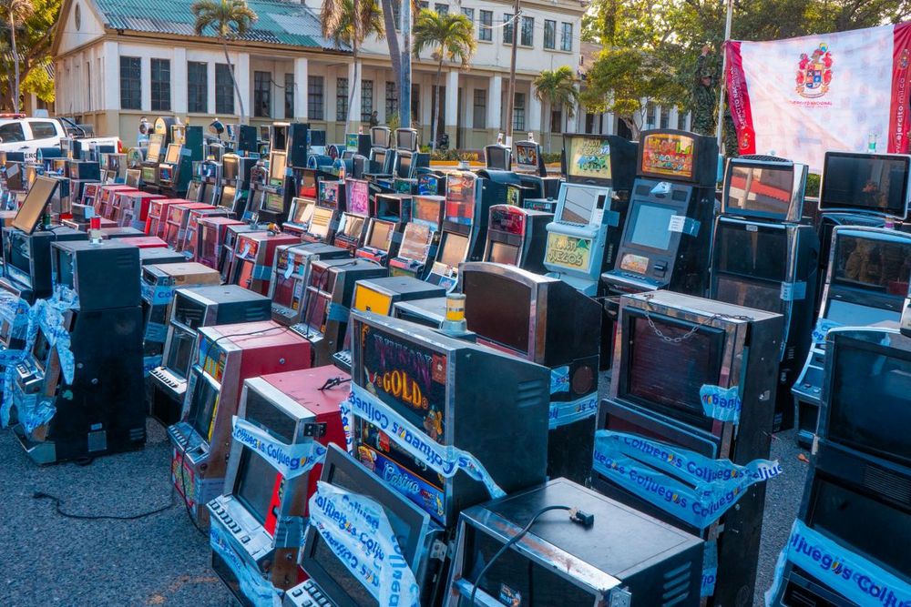 Coljuegos desmantela ensambladora ilegal de tragamonedas en Barranquilla e incauta 293 elementos de juego