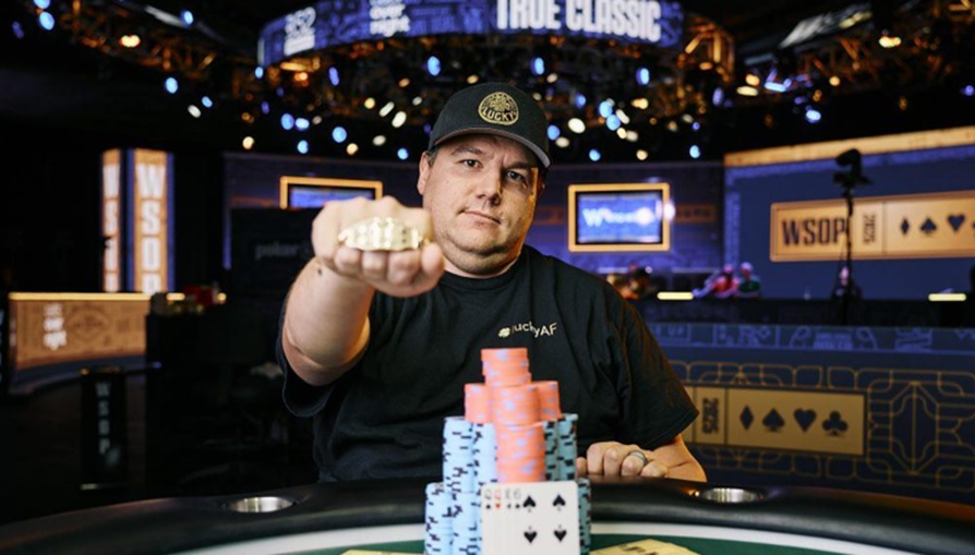 Shaun Deeb apuesta contra todo el field WSOP