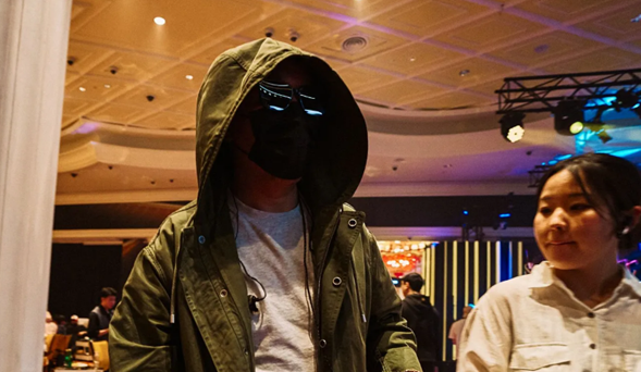 Bluff fatal deja a Semi Sun fuera del Triton de US$200.000